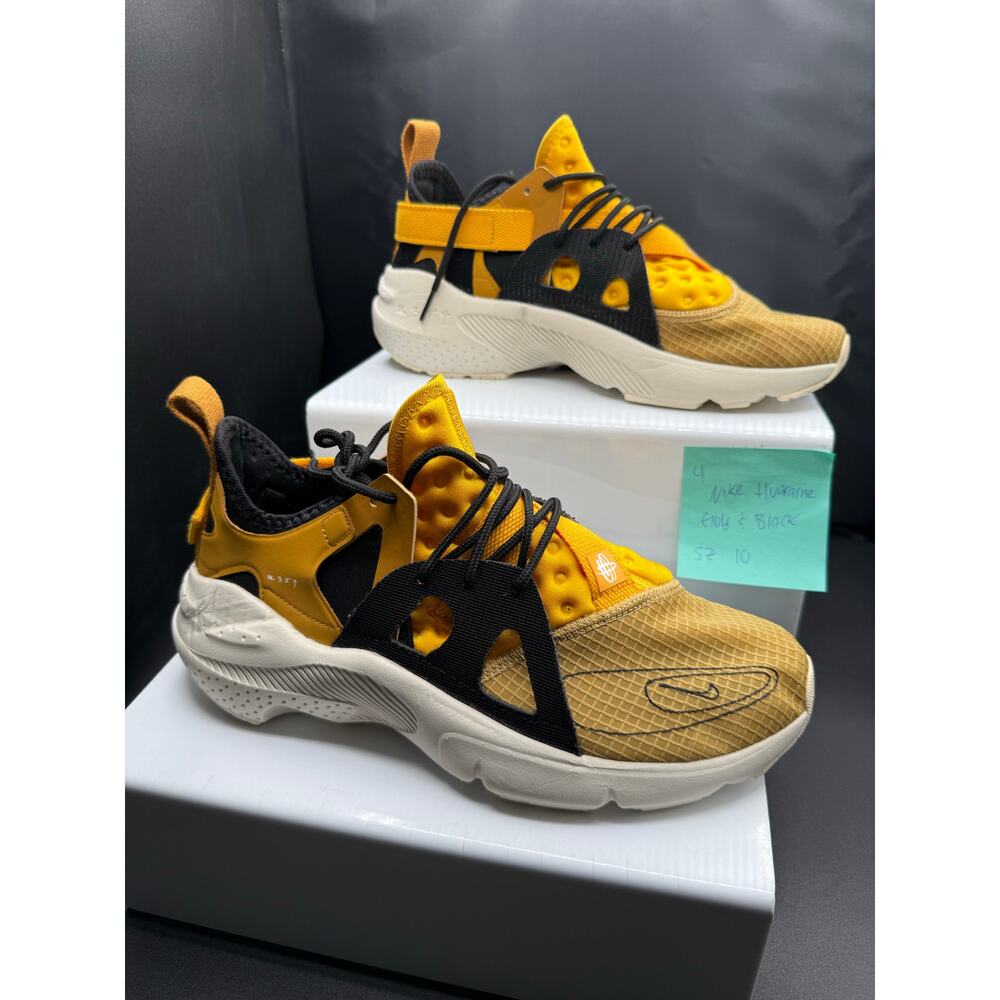 Nike Huarache Sneakers - Gold and Black - Size 10M